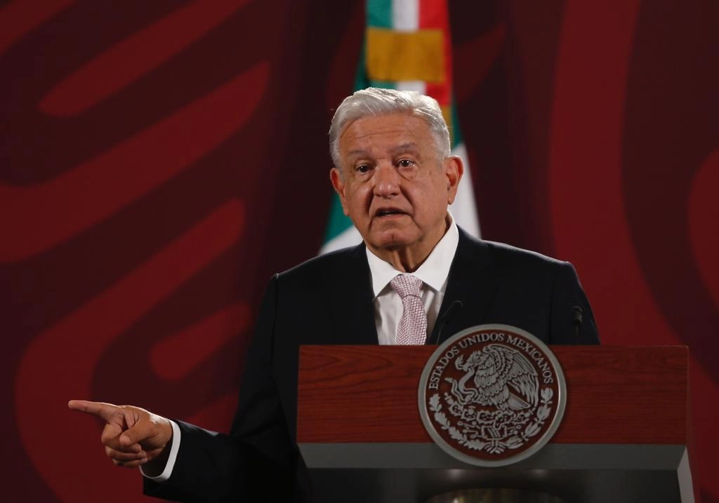El presidente Andrés Manuel López Obrador ayer durante la conferencia de prensa matutina en Palacio Nacional. Foto Guillermo Sologuren