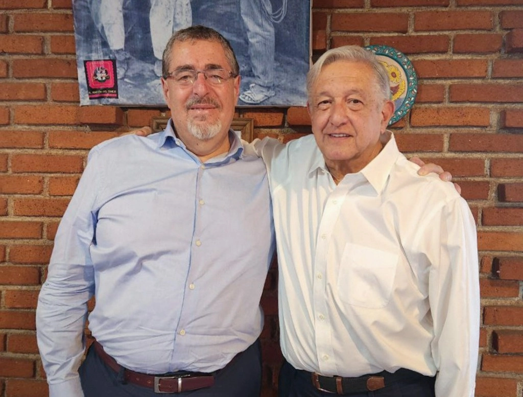 El presidente Andrés Manuel López Obrador se reunió ayer en Texcoco con el presidente electo de Guatemala, Bernardo Arévalo. Imagen tomada de X @lopezobrador_