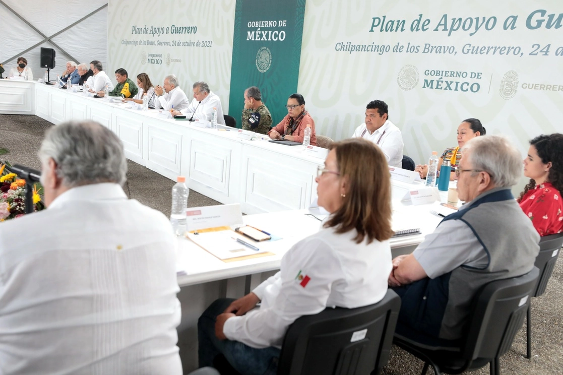 Los funcionarios presentaron un plan de apoyo a Guerrero. Foto Presidencia
