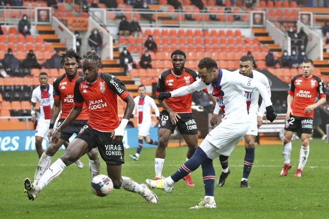 Los dos goles de Neymar no le alcanzaron al PSG para derrotar a Lorient, que sale de puestos de descenso directo de la Ligue 1. Foto Ap
