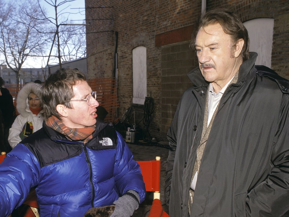 Anjelica Huston afirmó que Hackman le dijo a Anderson que se "subiera los pantalones y se comportara como un hombre". Foto 