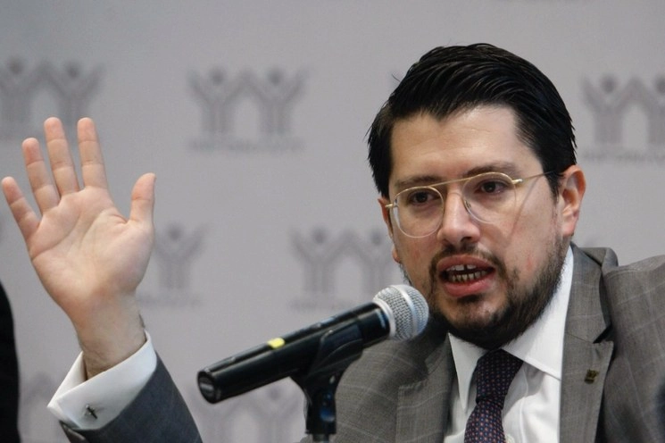 Carlos Martinez, director general del Infonavit, habla en conferencia de prensa el pasado 13 de febrero. Foto Roberto Garcia Ortiz 