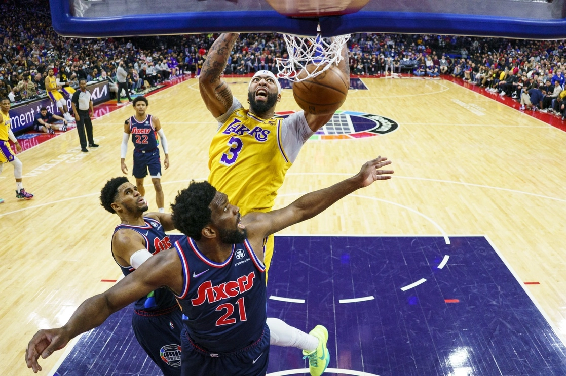 Los Lakers apenas resistieron hasta el descanso ante la ausencia de James, con molestias en su rodilla izquierda. Foto Ap