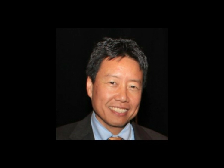 Kent Wong, director del Centro laboral de la UCLA, conversó con este diario sobre logros de la comunidad latina migrante. Foto tomada de irle.ucla.edu