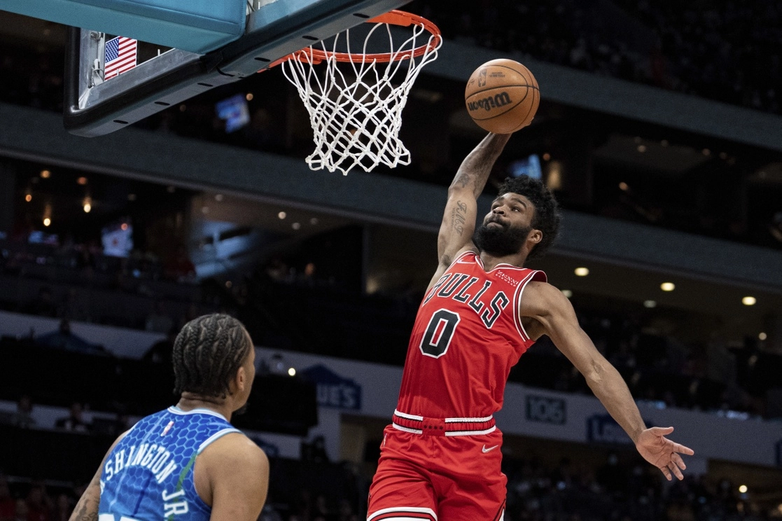 A la espera de conocer cuáles de estos movimientos se concretan, la noche arrancó con el claro triunfo de los Bulls con el que dejaron atrás una racha de dos derrotas seguidas, el 9 de febrero de 2022. Foto Ap