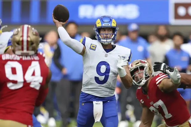 El mariscal de campo Matthew Stafford encontró a Tutu Atwell para un pase completo de 50 yardas hasta la yarda 5 de San Francisco. Foto Ap