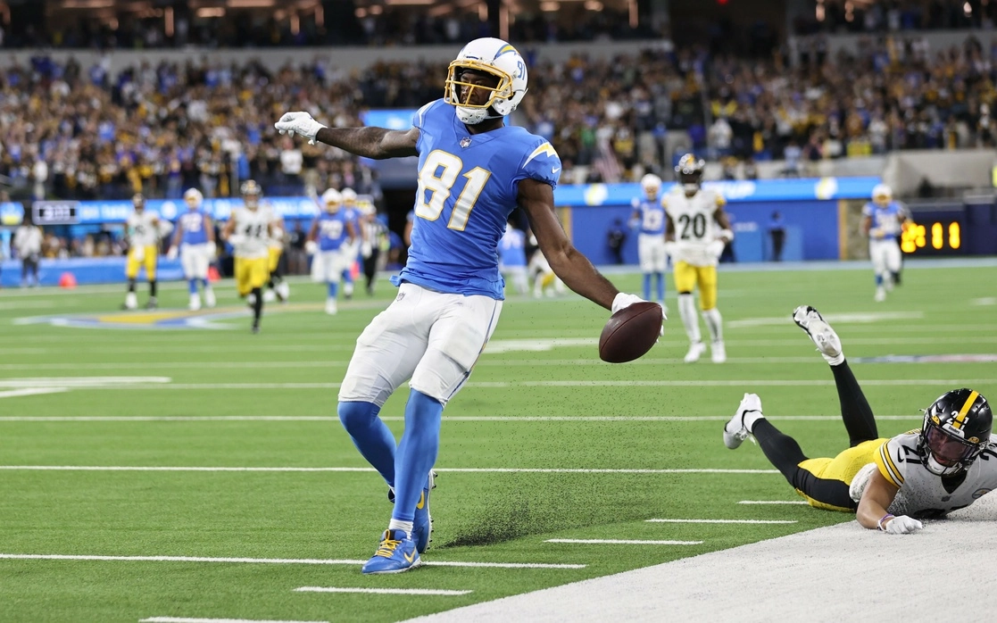 Mike Williams de Los Ángeles Chargers se libera para un touchdown contra los Pittsburgh Steelers. Foto Afp
