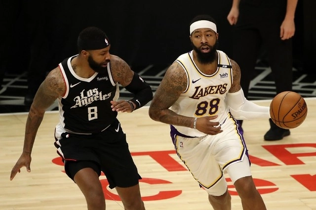Los Clippers derrotan 104-86 a Los Lakers quienes bajaron a la quinta posición.  Foto Afp