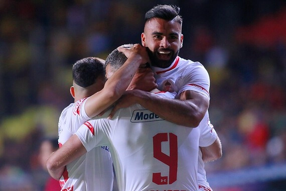 Jugadores del Toluca festejan la anotación del delantero Emmanuel Gigliotti. Foto Jam Media 