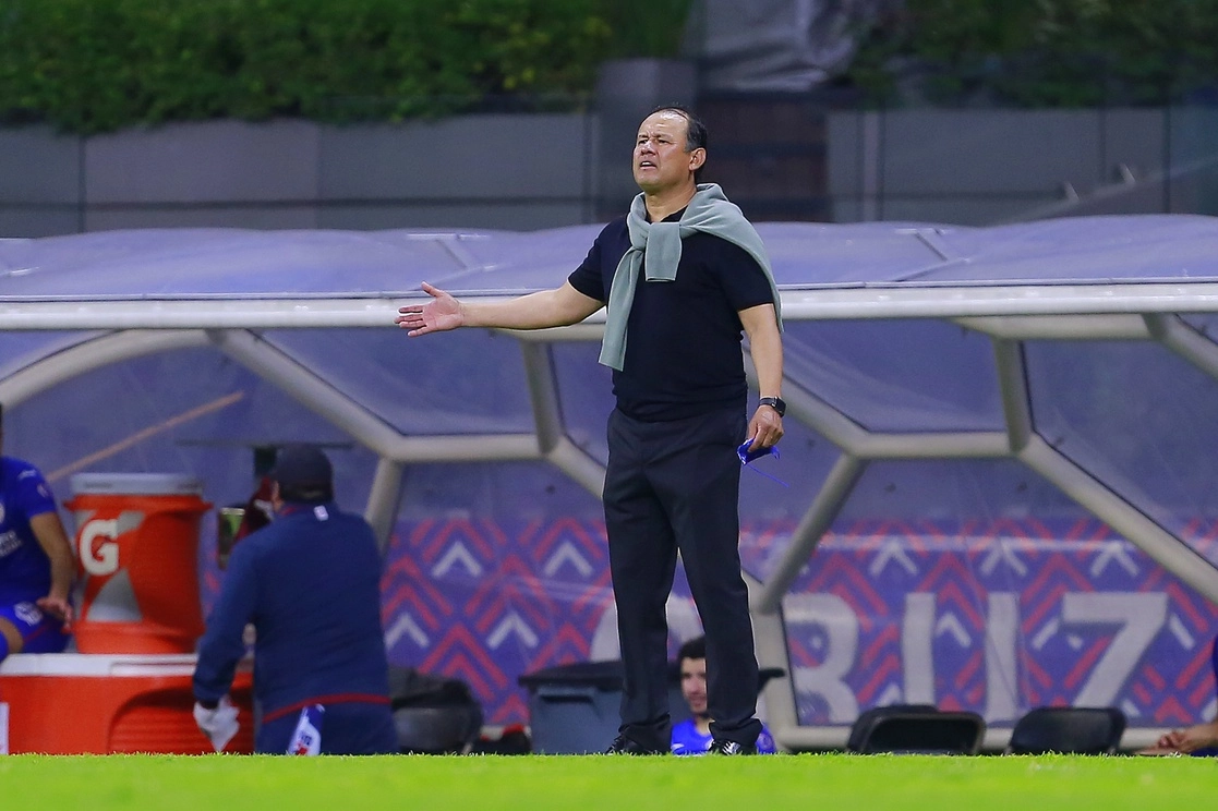 El técnico del Cruz Azul, Juan Reynoso dijo que no le temen a los fantasmas del pasado. Foto Jam Media