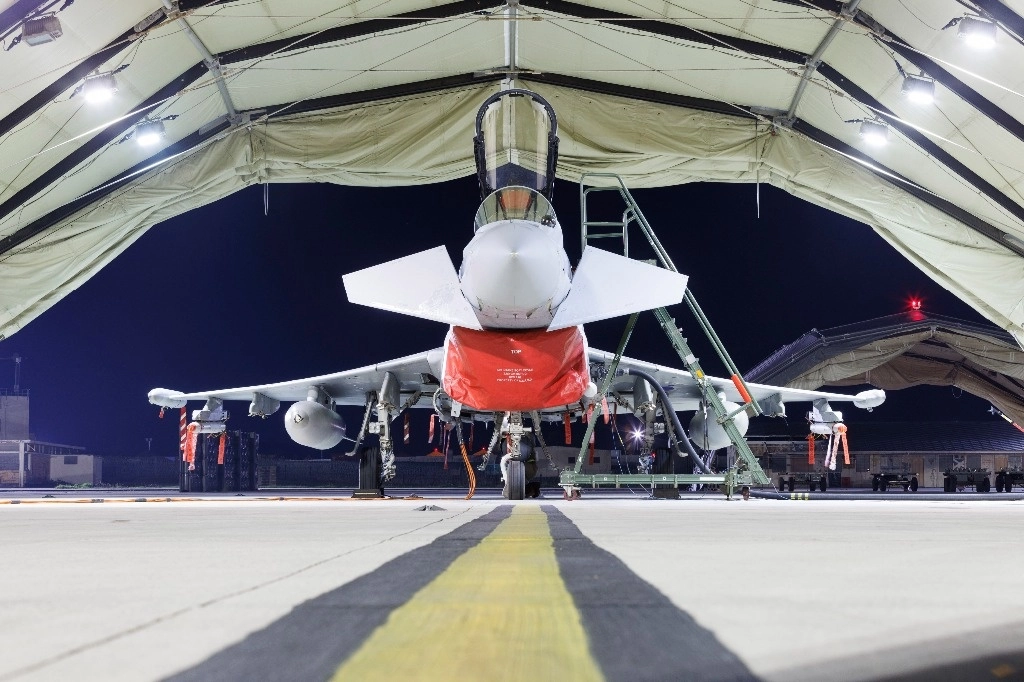 Aeronaves RAF Typhoon FGR4 vuelven a su base tras atacar objetivos hutíes en Yemen, el 4 de febrero de 2024. Foto RAF vía Ap