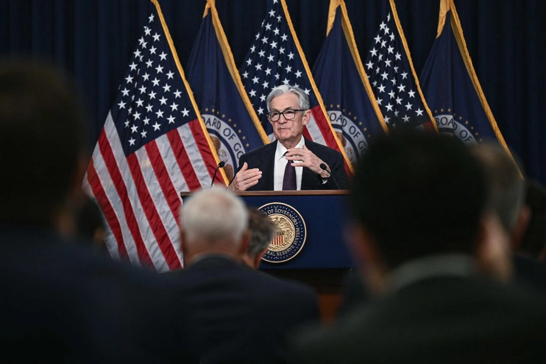 La Reserva Federal anunció el miércoles otra pausa en la reducción de tasas y advirtió sobre mayores riesgos para sus objetivos de inflación y desempleo, en una probable referencia a los aranceles del presidente Donald Trump.
