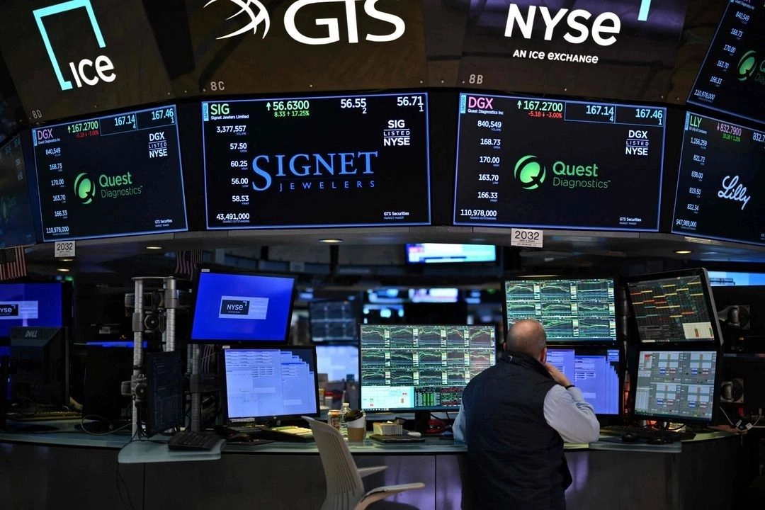 Wall Street y la Bolsa Mexicana de Valores abrieron a la baja, con caídas por debajo de 0.50 por ciento.