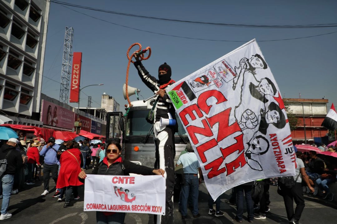 Marcha de docentes de la CNTE en la ciudad de México el 21 de marzo de 2025. Foto