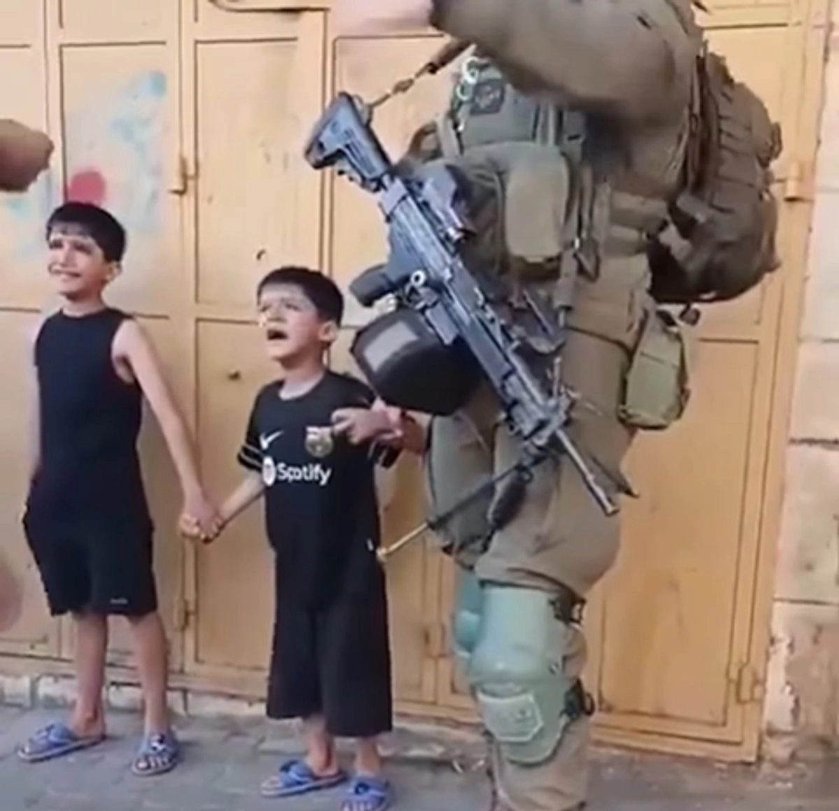 La embajadora Kranz califica de “terroristas que están en las cárceles por haber perpetrado ataques terroristas” a los cerca de 11 mil rehenes en poder del régimen al que representa, incluidos centenares de menores que, a partir de los 12 años, son considerados terroristas. Foto