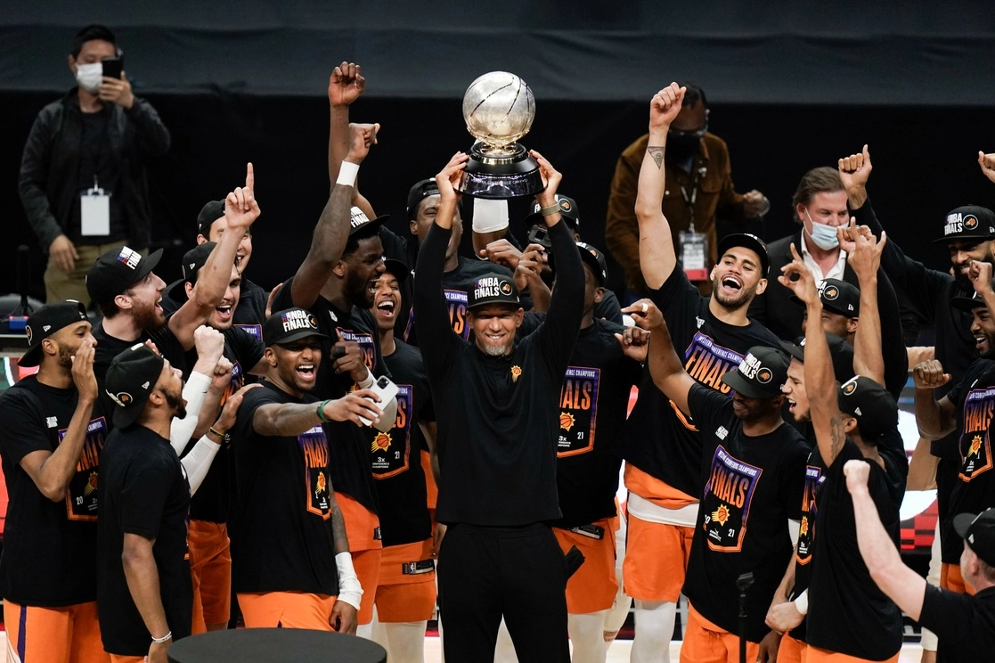 El último equipo de Phoenix que calificó fue el de Charles Barkley. Foto Ap