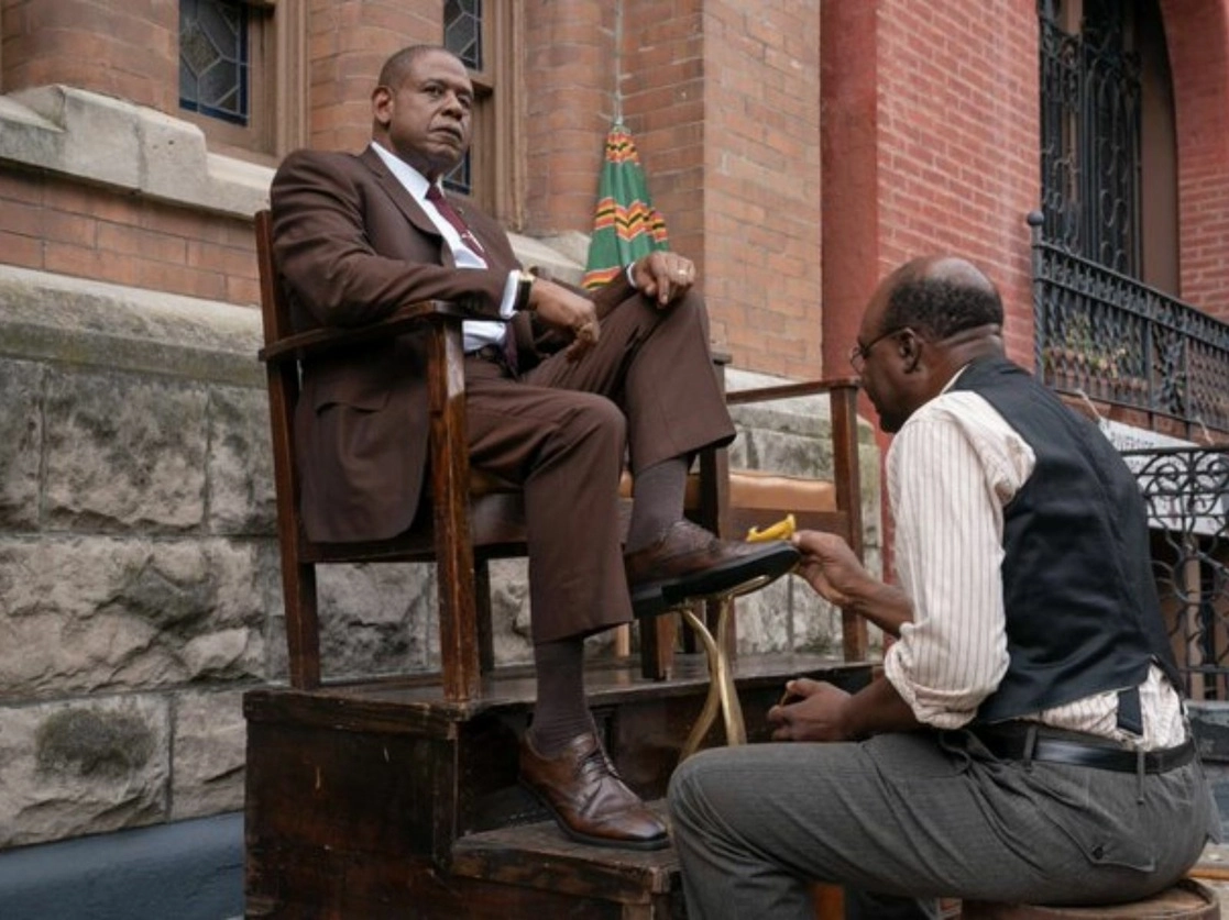 El actor estadunidense, Forest  Whitaker, en un fotograma de la serie 'The godfather of Harlem', que se transmite desde el domingo por la plataforma Starz. Foto tomada del Twitter de @starzplaylatam 
