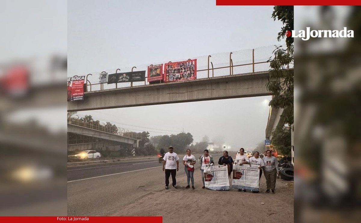  A las 6 de la mañana fueron distribuidas las mantas en los principales puentes peatonales de la ciudad para  visibilizar los casos de cada una de las personas ausentes y porque “cada lona representa una vida, una familia, una esperanza y una forma de seguir buscando, de mantener viva su memoria y de recordarle a la sociedad que hay muchas familias esperando justicia”, señaló el colectivo Por las Voces Sin Justicia.