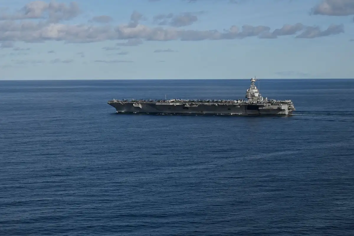 El portaaviones más grande del mundo, el USS Gerald R. Ford, navega en el Mar del Norte durante el ejercicio Neptune Strike 2025 de la OTAN, el 24 de septiembre de 2025. Foto