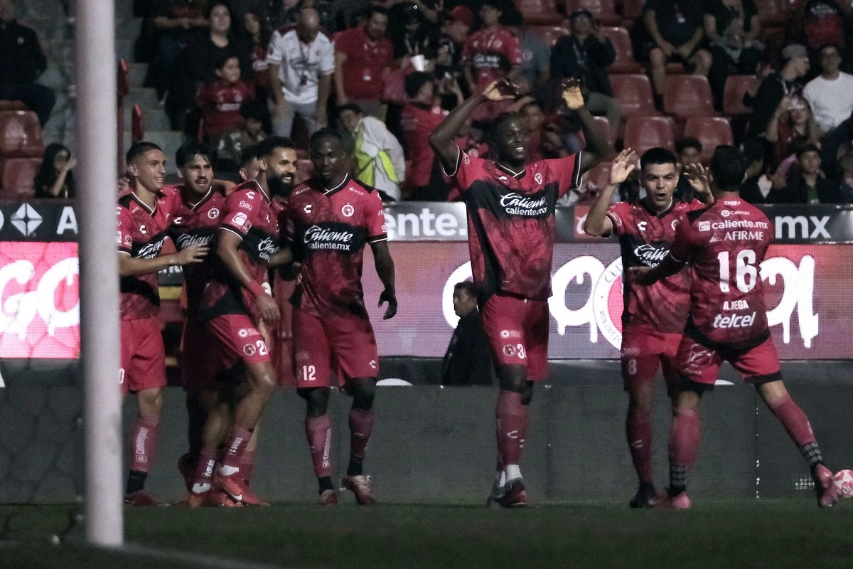 Frente a su afición en el estadio Caliente, la escuadra fronteriza encontró rápidamente las falencias del rival para sacudir las redes. Foto