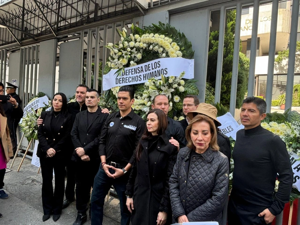 En breve entrevista con medios de comunicado afuera de la Comisión Nacional de los Derechos Humanos (CNDH), Romero señaló que la reforma judicial se logró “doblándole el brazo a cuatro senadores”. Foto Jesica Xantomila 