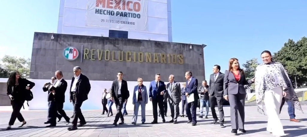 Aunque en el PRI nacional realizaron un homenaje breve, en Baja California nadie acudió al lugar. Foto PRI