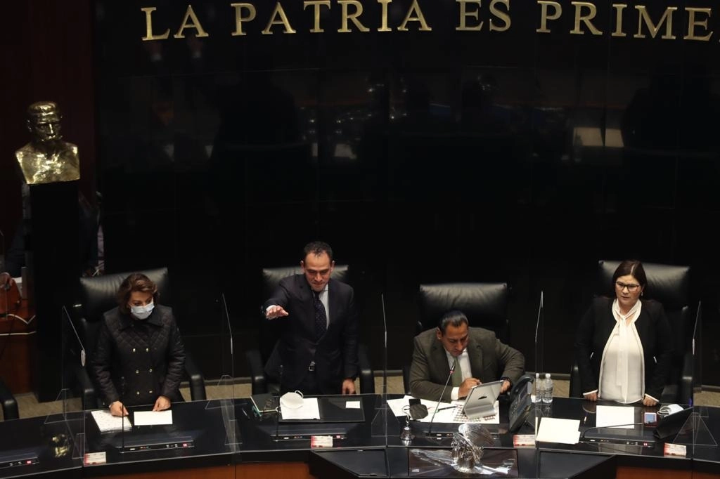 El secretario de Hacienda, Arturo Herrera, durante su comparecencia ante el pleno del Senado. Foto José Antonio López