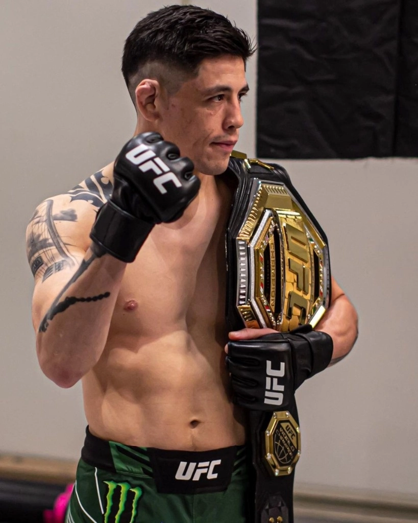 Moreno, primer campeón nacional de la UFC, encabeza el cartel de la función estelar que se realizará este sábado en la Arena México. Foto @theassassinbaby 