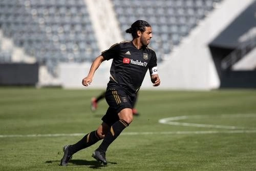 Carlos Vela sólo había jugado en el país con la selección. Foto @LAFC