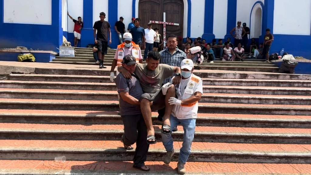 Personal de Protección Civil de Pijijiapan otorgó más de 350 asistencias médicas. Foto Édgar H. Clemente