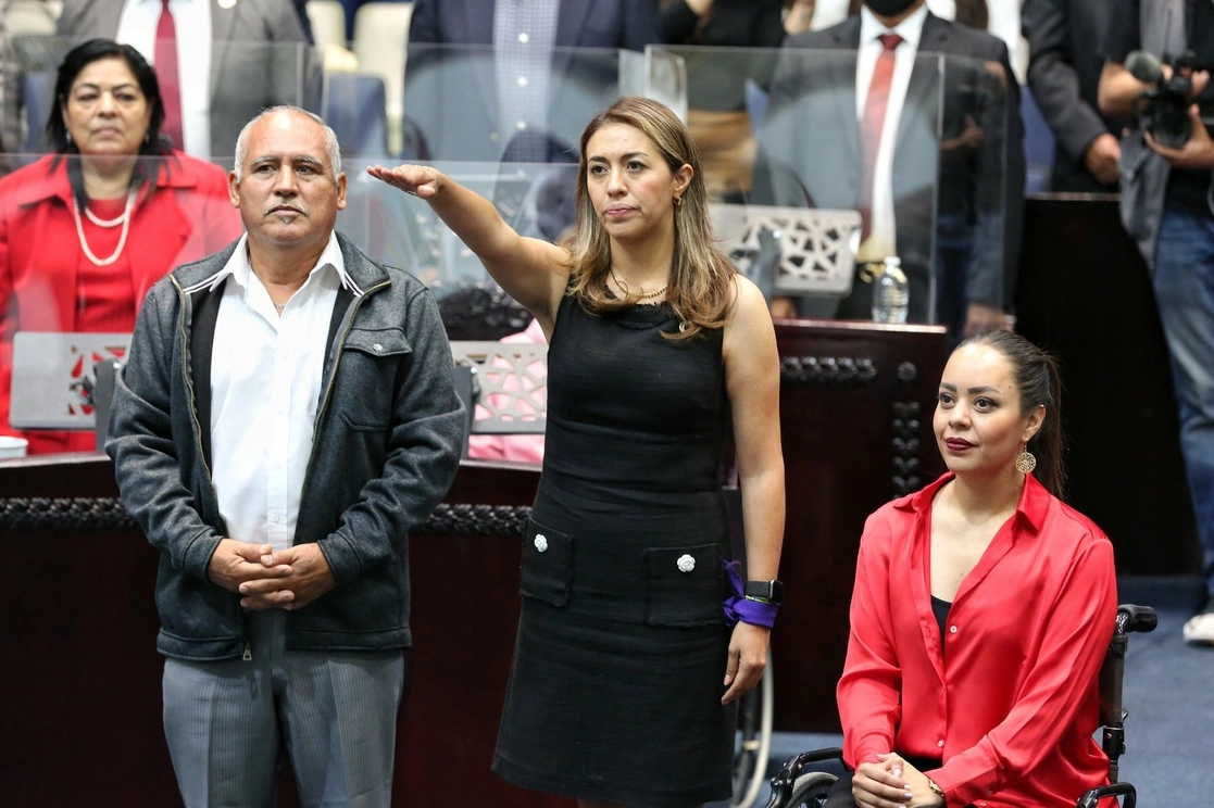 Ana Karen Parra Bonilla protesta como nueva titular del CDHEH. Foto Tomada del Twitter @jmvalerapiedras