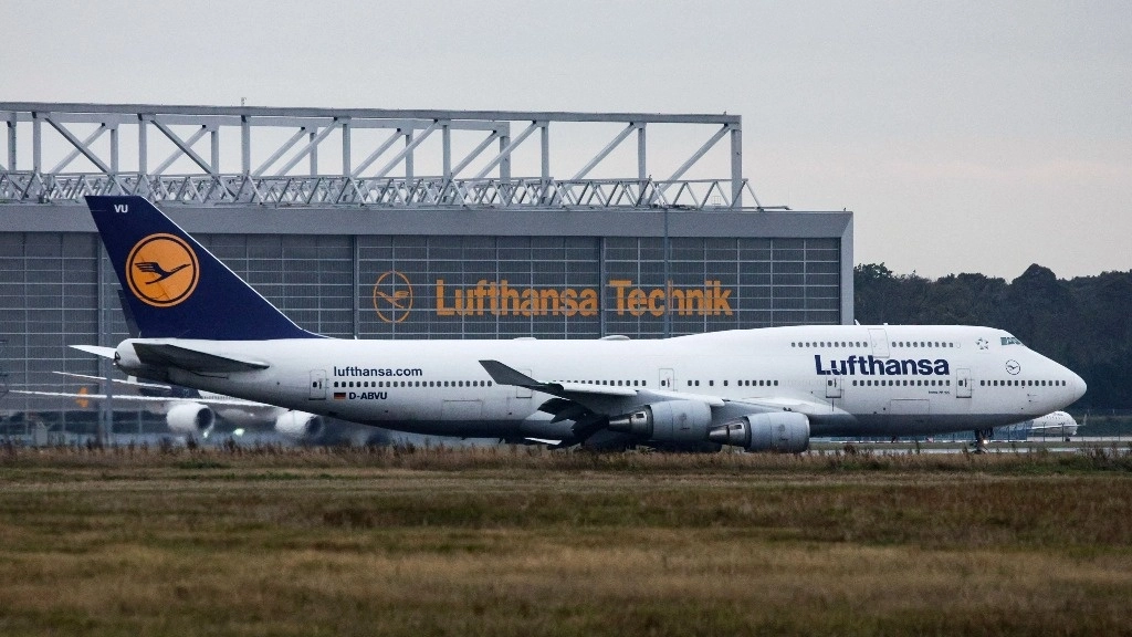 Lufthansa y todas sus aerolíneas han ampliado la suspensión de vuelos a Israel hasta el 31 de octubre por motivos de seguridad en la región. La imagen, en el Aeropuerto Internacional de Frankfurt, el 12 de octubre de 2023. Foto Hannes P Albert / Pool / Afp
