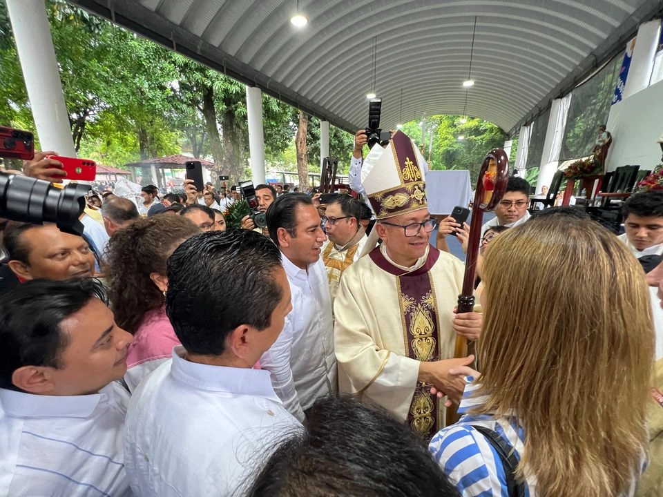 Monseñor Luis Manuel López Alfaro asumió el cargo de obispo de la diócesis de Tapachula, Chiapas; a la ceremonia asistió el gobernador de la entidad, Eduardo Ramírez Aguilar. Foto  