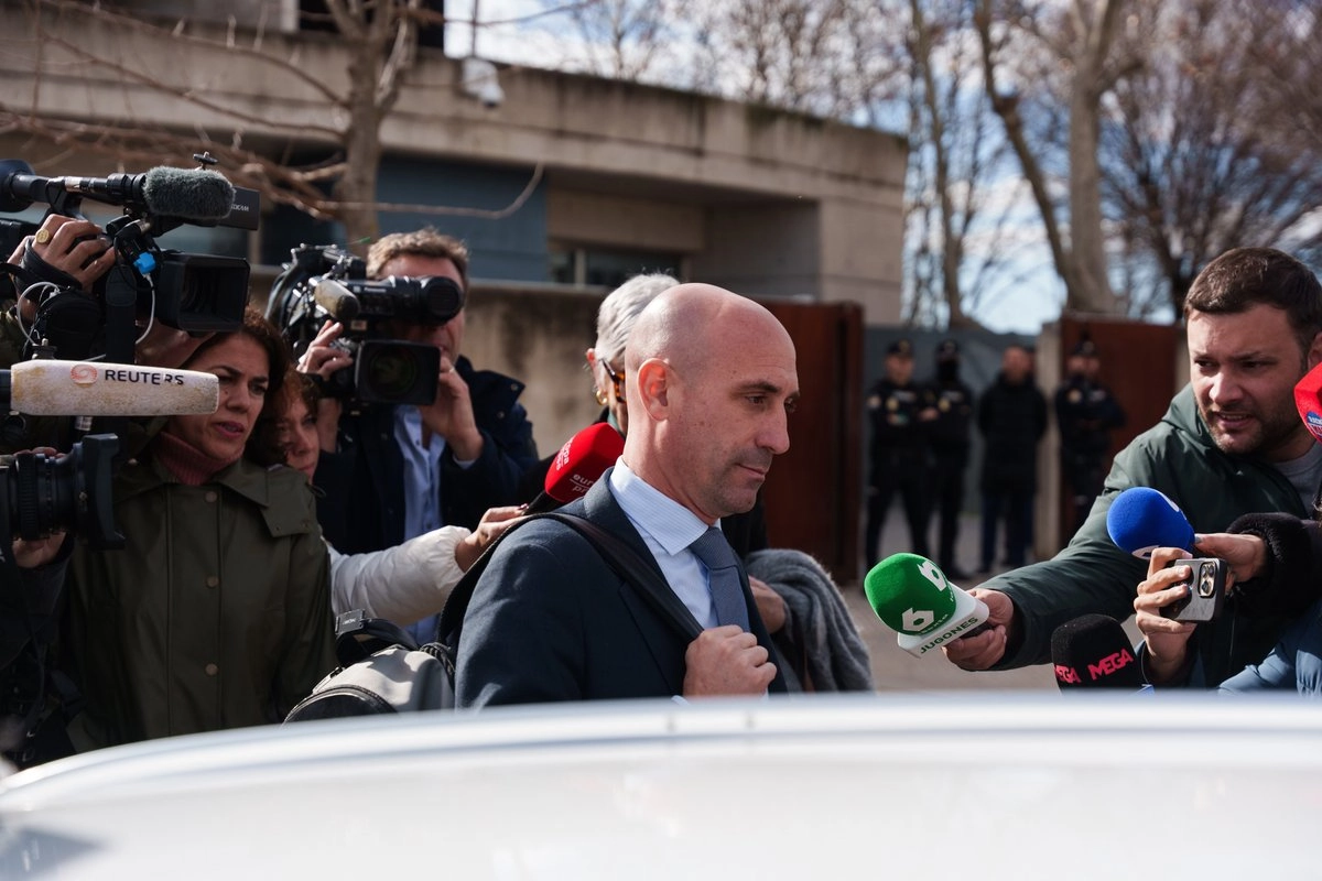 El ex presidente de la Real Federación Española de Futbol, Luis Rubiales a su salida de la Audiencia Nacional, el 12 de febrero de 2025. Foto 