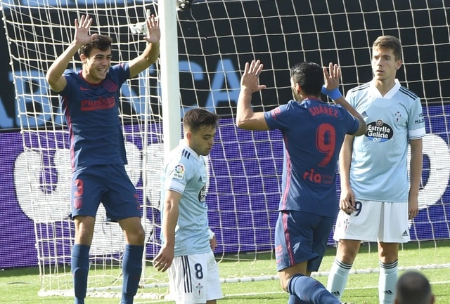 El Atlético de Madrid se impuso este sábado en Vigo al Celta por 2-0, con el uruguayo Luis Suárez abriendo el camino de la victoria ‘colchonera’. Foto Afp