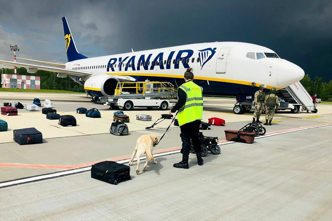 Un avión de la compañía Ryanair aterrizó de emergencia en Minsk tras el aviso de una supesta amenaza de bomba. Foto Afp