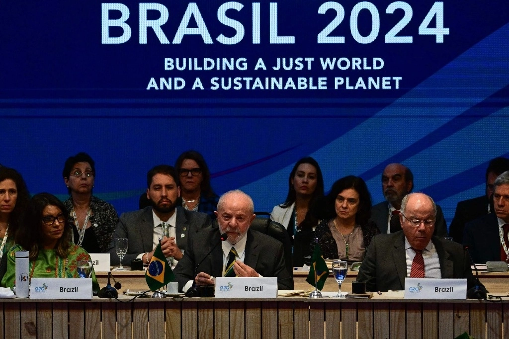 El presidente brasileño, Luiz Inácio Lula da Silva, llamó a los gobiernos del mundo a "actuar juntos" y adoptar "soluciones duraderas" contra el hambre, "inaceptable" en el mundo moderno, el 24 de julio de 2024. Foto Afp