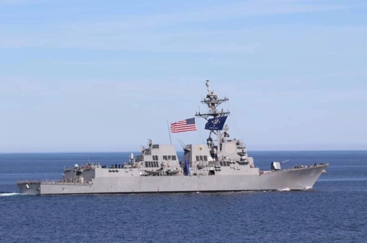 Imagen de un buque destructor de misiles guiados clase Arleigh Burke, de EU. 