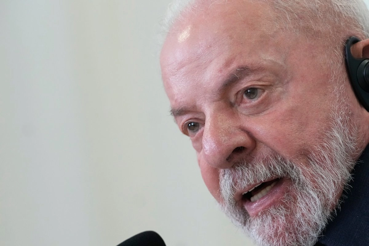 El presidente de Brasil, Luiz Inácio Lula da Silva, habla con los medios extranjeros antes de la Cumbre del Clima COP30 de la ONU en Belém, estado de Pará, el 4 de noviembre de 2025.