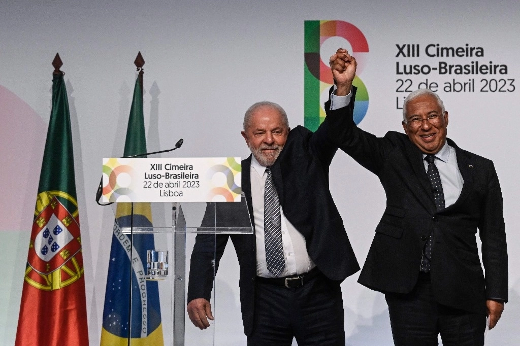 El presidente Luiz Inácio Lula da Silva criticó, durante la reunión en Lisboa, el envío de armas para Kiev. Foto Afp