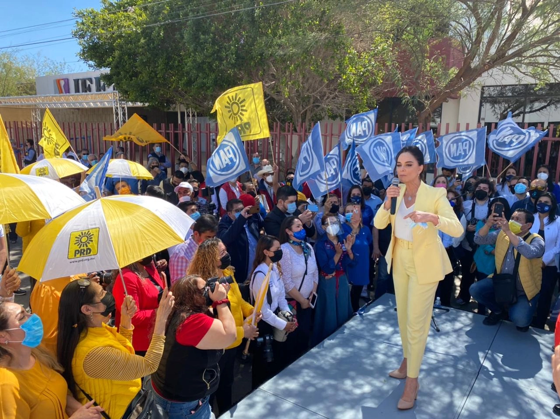 Lupita Jones se registró hoy formalmente ante la autoridad electoral como candidata de la alianza Va por Baja California a la gubernatura del estado. Foto Omar Martínez/ La Jornada Baja California