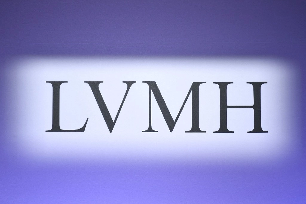 Siglas del gigante francés del lujo LVMH. Foto Afp