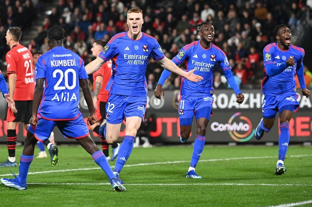 El gol de la victoria para Lyon fue anotado por el irlandés, Jake O'Brien. Foto Afp