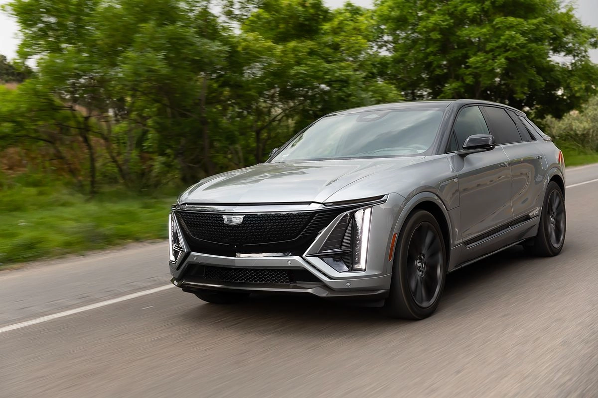 Cadillac comenzó con la comercialización de Lyriq-V en el país, su nueva SUV con prestaciones deportivas que le otorgan el distintivo V-Series. Foto 