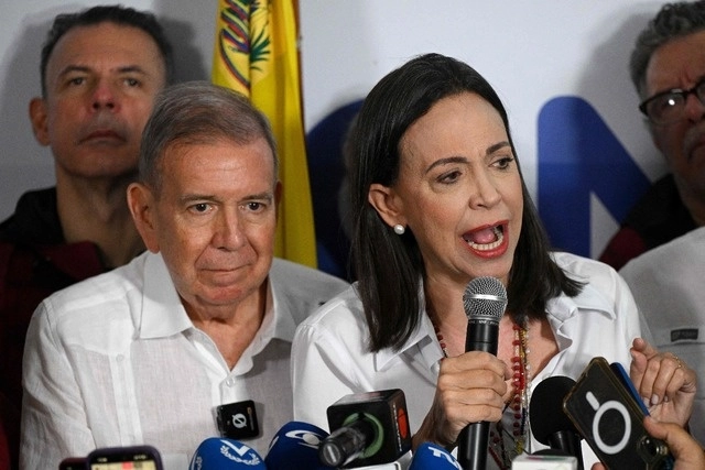 La líder opositora venezolana María Corina Machado afirmó que el presidente electo de Venezuela es su candidato, Edmundo González. Foto Afp