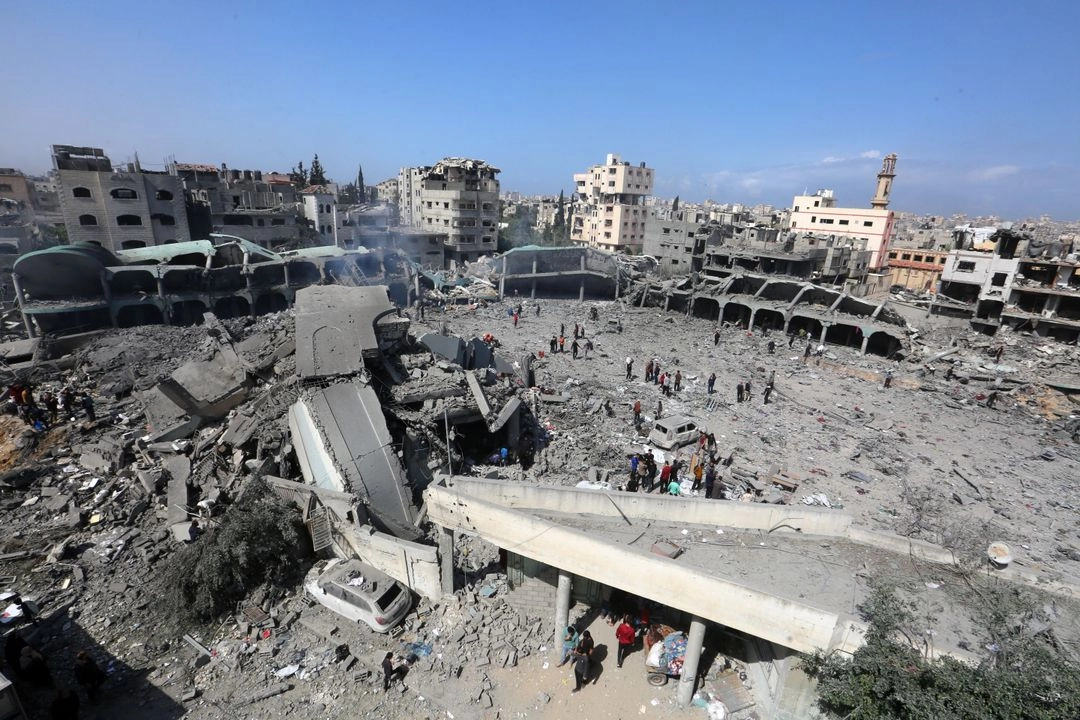 Una escuela que era refugio fue destruida tras un ataque aéreo israelí, en la Ciudad de Gaza, el 4 de abril de 2025.