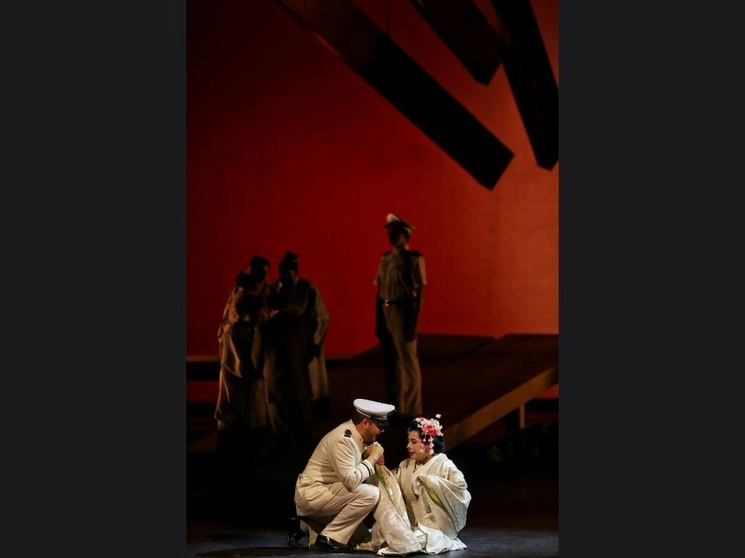 Después de ocho años, la creadora escénica Juliana Faesler regresa al Palacio de Bellas Artes este domingo con la obra de Giacomo Puccini. En entrevista con 'La Jornada', la cual tuvo lugar durante uno de los recesos del ensayo general del montaje, destaca que busca acentuar el lado humano atemporal y sin geografías de la protagonista, Cio-Cio san. Foto Marco Peláez