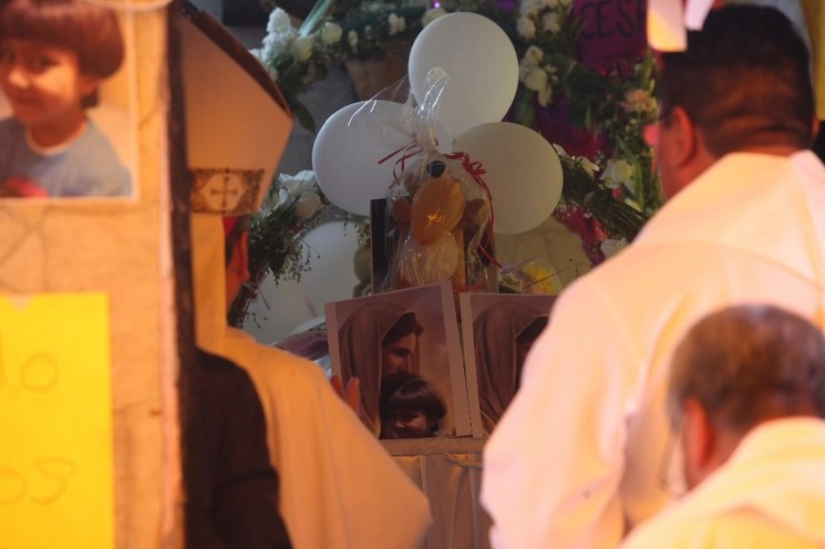 La niña Fátima fue despedida con una misa en Tulyehualco. Foto LA JORNADA/Jesús Villaseca