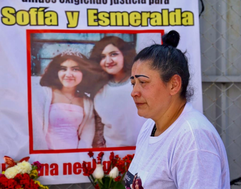 María Elvira Canchola señala que las autoridades llegaron a un acuerdo con el padre de Sofía y Esmeralda, quien no poseía la guarda y custodia de las víctimas. Foto proporcionada por el despacho del asesor jurídico 