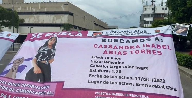 Manta de búsqueda de Cassandra Isabel Arias Torres en imagen de archivo. Foto La Jornada